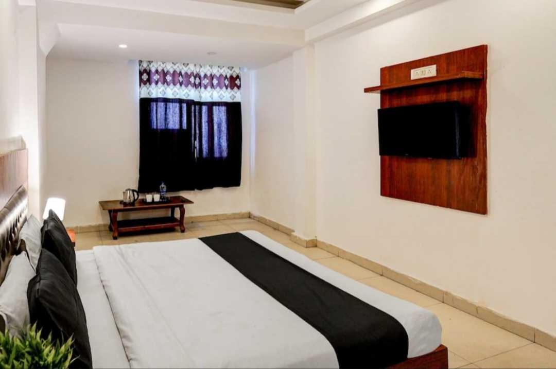 Hotel O Anshu B&B Nueva Delhi Exterior foto
